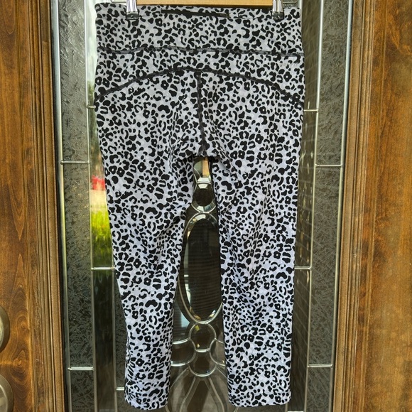 Nike Black and White Leopard Print Leggings - Picture 4 of 7